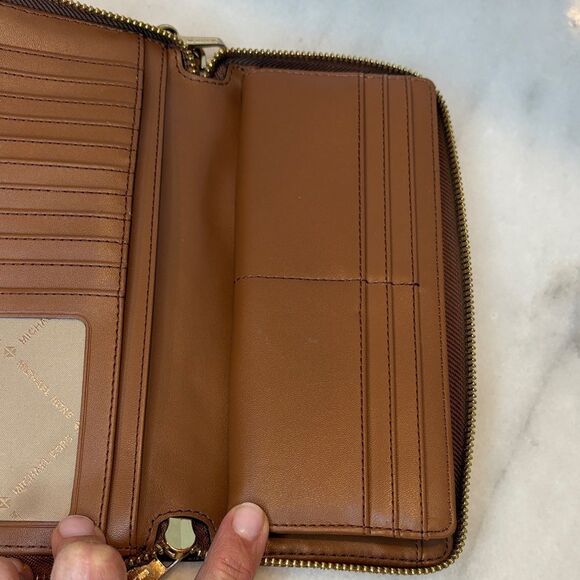 Michael Kors Pebbled Leather Full Zip Jet Set Continental Wallet - Picture 14 of 16